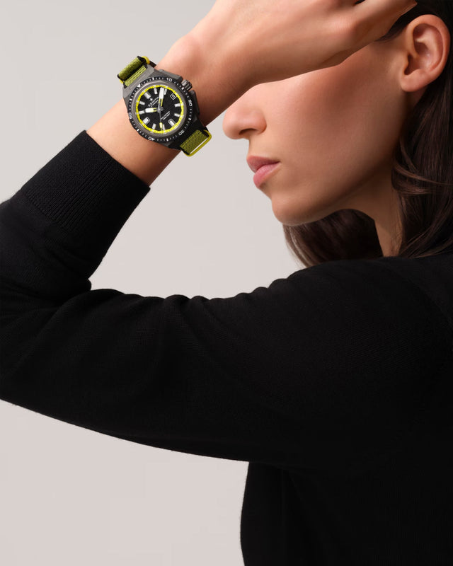 Defy Extreme Diver
