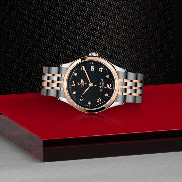 TUDOR 1926 M91451 0004 Layingdown