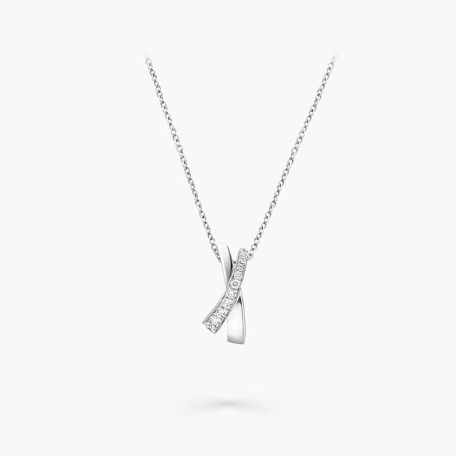 Kiss Diamond Pendant