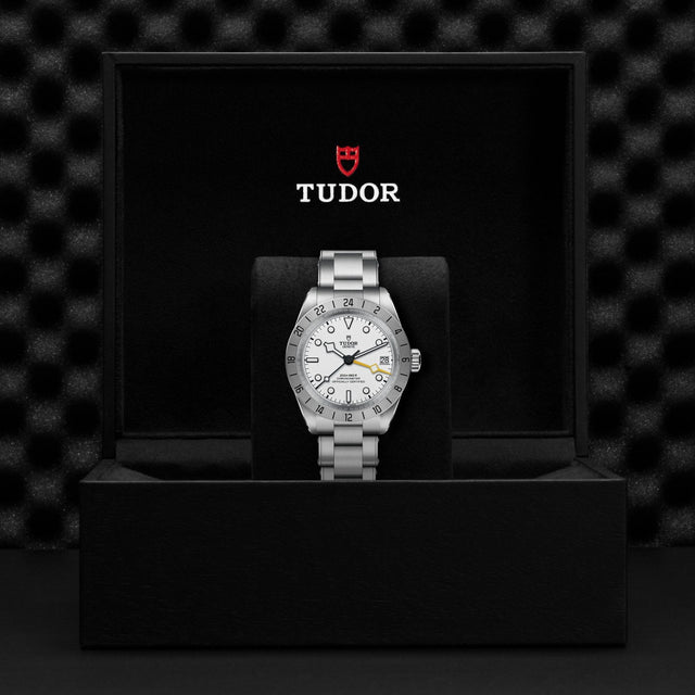 TUDOR Black Bay Pro